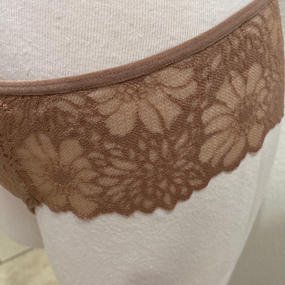 Victoria’s Secret Pink Cheekster - Picture 2 of 6